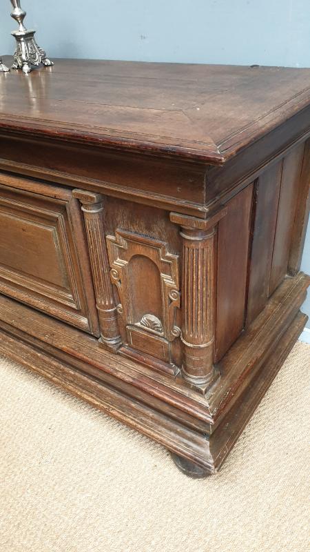 End 17C;th french antique oak trunk