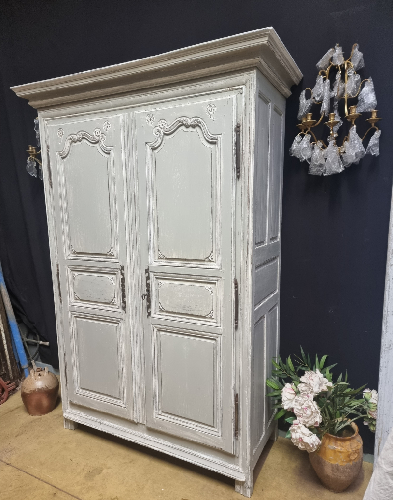 Small 18 C.th painted oak wardrobe
