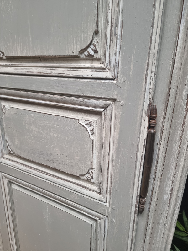 Small 18 C.th painted oak wardrobe
