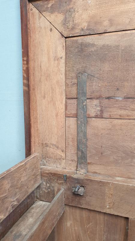 End 17C;th french antique oak trunk