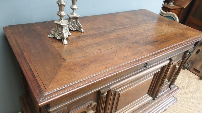 End 17C;th french antique oak trunk